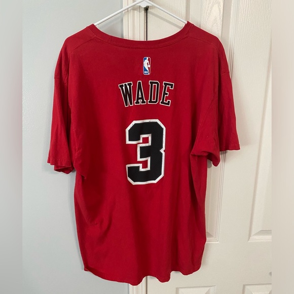 DWADE bulls jersey size XL , worn lightly - Picture 2 of 2